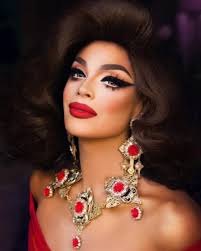 Valentina, de Rupaul's Drag Race, es la nueva imagen de la campaña de un  diseñador mexicano