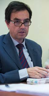 El fiscal tiene que perseguir de oficio esos casos en los que la mujer pide  retirar la denuncia llena de moratones"