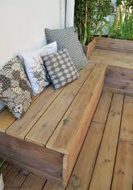 Sous L Ombre De La Vigne Lombre Sous Vigne Mit Bildern Aussensitzbank Garten Couch Gartensitzplatz