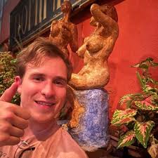 Elliott Moos (@elliottmoos)