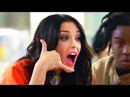 Une chevelure pareille dans cet environnement carcéral, ça retient effectivement l'attention… Wn La Damme Aux Cheveux Blancs Rachel