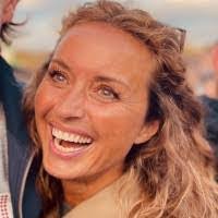 Bea Lund's Instagram, Twitter & Facebook