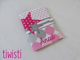Protege Carnet De Sante Rose Et Gris Etoile Avec Prenom De L Enfant Puericulture Par Tiwisti Carnet De Sante Protege Carnet De Sante Couture Cadeaux Noel