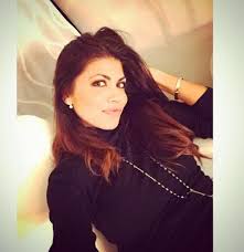 E' la tipica faccia da meridionale stile mediorientale. Foto Enrico Brignano Con La Moglie Flora Canto