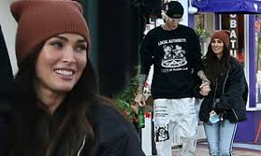 Megan Fox Is All Smiles As She Bundles Up For Lunch Outing With Boyfriend Machine Gun Kelly Daily Mail Online