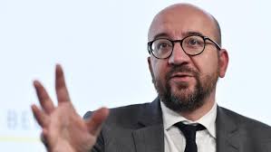 Edouard philippe, né en 1970, a été premier ministre d'emmanuel macron de mai 2017 à juillet 2020. Premier Ministre Un Travail De Chien Merci Bart Le Soir Plus