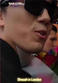 Les comparto las fotitos de su recibimiento en londres a nuestro #dimash ..  bravo se ve mas lindo 👏👏👏🍀❣🎧🎵🙏