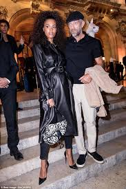 La più bella modella con capelli ricci del mondo a sanremo. Vincent Cassel And Wife Tina Kunakey Seen For First Time Since Wedding Daily Mail Online