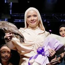 Walaupun belum bertudung sepenuhnya, nora danish telah melancarkan jenama tudung dan pakaian muslimahnya yang tersendiri iaitu owl by nora danish. Nora Danish Perjelas Rekaan Pelik Tudung