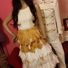 Richa, yang merupakan pakaian yang sangat sempit, melengkapkan pakaian, dipakai di atas. Paling Keren Sewa Baju Dinner Tema Tradisional Lamaz Morradean