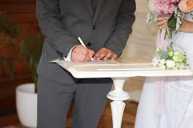 Die hochzeit hier zu vollziehen, kann genauso romantisch sein, wie in der kirche. Die Standesamtliche Trauung Weddybird Hochzeitsmagazin