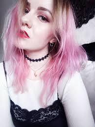 Does the Mega Charizard X stay blue after you catch it?