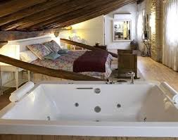 Casa de estilo rustico con spa. Hoteles Rurales Con Jacuzzi Privado En La Habitacion En Navarra