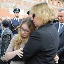 Shark global brand/unicef g a tw robymancio fb mrrobertomancini www.robertomancini.com. Terra Dei Fuochi La Figlia Di Mancini Mio Padre Un Eroe I Nemici Significa Che Ha Lottato Per Qualcosa La Repubblica