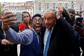 A agência gostaria de ter uma reação do próprio marcelo rebelo de sousa, mas acredita que o presidente irá gostar da brincadeira: Doze Selfies No Ano De Marcelo Rebelo De Sousa