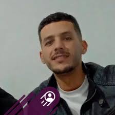 من القائل : ومرهف سرت بين الجحفلين به حتى ضربت وموج الموت يلتطم ..