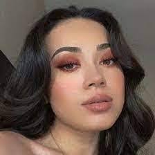 Jocelyn Falcon's Instagram, Twitter & Facebook