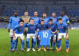 وفي إسبانيا، قاد دييغو مارادونا برشلونة إلى الفوز بكأس إسبانيا عام 1983، وفاز بلقب هداف الدوري الإيطالي عام 1988 عندما كان يدافع عن ألوان نابولي. Ù†Ø§Ø¨ÙˆÙ„ÙŠ ÙŠÙˆØ§Ø¬Ù‡ Ø±ÙˆÙ…Ø§ Ø¨Ù‚Ù…ÙŠØµ Ø§Ù„Ø£Ø±Ø¬Ù†ØªÙŠÙ† ØªÙƒØ±ÙŠÙ…Ø§ Ù„Ø£Ø³Ø·ÙˆØ±ØªÙ‡ Ù…Ø§Ø±Ø§Ø¯ÙˆÙ†Ø§ Ø£Ø®Ø¨Ø§Ø± ØµØ­ÙŠÙØ© Ø§Ù„Ø±Ø¤ÙŠØ©