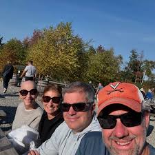 Fantastic fall day in Stowe! #vontrapp #stowe #vermont #leafpeeping #802  #autumnvibes #autumn