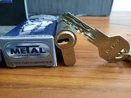 NEW !!!!!METAL Zx5J High Security Lock With 4 Keys/Locksport | eBay