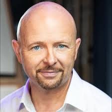 Scott Acton's Instagram, Twitter & Facebook