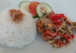 Uleg bawang putih dan cabai rawit secara merata sampai halus. Rahasia Membuat Ayam Geprek Sambal Matah Sederhana Sederhana