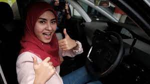 Check spelling or type a new query. Wany Hasrita Hadiahkan Ibu Kereta