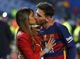 Kevin gameiro et lina se sont rencontrés il y a dix ans à strasbourg, lorsque le footballeur était attaquant du club de la ville avant de partir pour lorient.depuis, que ce soit en bretagne, ou. Barcelona 2 0 Sevilla Aet Jordi Alba And Neymar Help Luis Enrique S Side Complete Domestic Double With Copa Del Rey Win