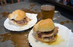 Es un sándwich delicioso de carne de cerdo, considerado uno de los más populares de europa y una de las estrellas de la escena de los food trucks de portugal. Comer En Oporto 10 Bocados Para Gozar Con La Comida Portugesa