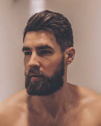 T i t͡ɕ), né le 19 avril 1988 à strasbourg, est un joueur français de handball d'origine croate par son père, branko karabatić, et serbe par sa mère lala karabatic. Luka Karabatic