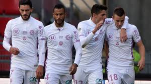 Lo stade de reims è stato fondato nel 1911 con il nome di société sportive du parc pommery sotto la guida del marchese melchior de polignac, un francese che in seguito ha fatto parte del comitato olimpico internazionale. Stade De Reims Launch Real Madrid Inspired Third Kit As Com