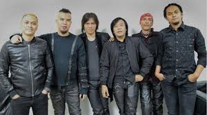 Dm g kau kan slalu tersimpan di hatiku c am meski ragamu tak dapat kumiliki dm g jiwaku kan slalu bersamamu c c7 meski kau tercipta bukan untukku. Chord Kunci Gitar Dan Lirik Lagu Kasidah Cinta Dewa 19 Aku Langsung Jatuh Cinta Kepadamu Tribun Solo