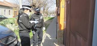 Copil de două luni internat în spital, după ce a fost trântit de pământ chiar de mamă. Politisti Locali Izolati La Domiciliu La Timisoara Dupa Ce Au