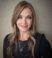 Renee Holdsworth's Instagram, Twitter & Facebook