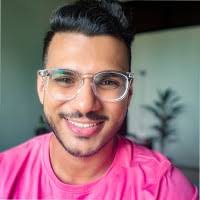 100+ perfiles de «Divij»