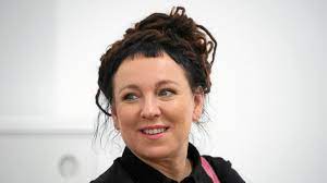 Olga tokarczuk is one of poland's most celebrated and beloved authors, a winner of the nobel prize in literature and the man booker international prize, as well as her country's highest literary honor, the nike. Oburzona Slowami Tokarczuk Prawica Organizuje Akcje Fundacja Noblistki Ma Pomysl