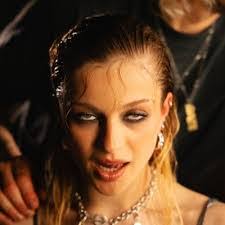 Emily Fanning's Instagram, Twitter & Facebook