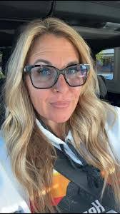 Heather Hammett's Instagram, Twitter & Facebook