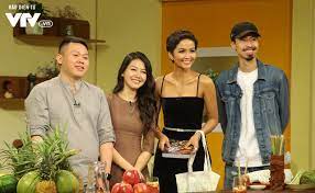 Mới đây, h'hen niê vừa tiết lộ cho người hâm mộ biết một bí mật thú vị trong mv trời hôm nay nhiều mây cực! Hoa Háº­u H Hen Nie Duyen Dang Ben Rapper Ä'en Vau Táº¡i TrÆ°á»ng Quay Bay Giá» Va á»Ÿ Ä'ay Vtv Vn