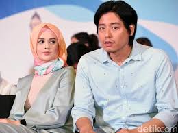 6 gaya cut meyriska dan roger danuarta saat pemotretan, diduga prewedding. Cut Meyriska Dan Roger Danuarta Disebut Sudah Foto Prewedding