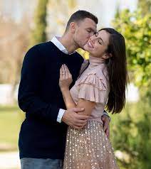 Bosnia and herzegovina national team captain edin džeko began his career at željo. Edin Dzeko 9 Fans On Twitter 14 02 2020 Happy Valentine S Day Eddzeko Amra Silajdzic Valentinesday Love Dzeko