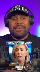 I wouldn’t be able to keep a straight face if this lady did this in front  of me. 🤦‍♂️