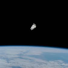 385301 Cosmonaut Spacesuit Flight Photoshop 4k Wallpaper Mocah Hd Wallpapers