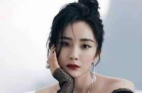 「世界球后」戴資穎今(30)在女單八強賽中對戰泰國選手依瑟儂（ratchanok intanon），這場比賽為兩人生涯第30度對決。 比賽戰況起起伏伏，一度陷入膠著，最後驚險勝出。 對此，駐日代表謝長廷於賽後臉書分享這個喜訊。 謝長廷認為，第三局最精彩，也最緊張，幾度平手. å'ŒçƒåŽæˆ´è³‡ç©Žä»£è¨€å¤–é€å¹³å°é™³æ¼¢å…¸åˆ‡ç£‹çƒæŠ€è¢«æ…˜é›» å¨›æ¨‚ ä¸­æ™‚