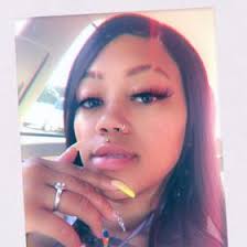 Alexus Warren's Instagram, Twitter & Facebook