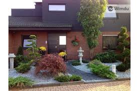 Mit Ambiente Auf 70 M2 Wohnen Dortmund Der Japanisch Gestaltete Vorgarten Mit Blick Auf Ihre Obere Feri Japanischer Garten Asiatischer Garten Gartensteine