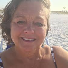 How to capture professionals with contracts for Airbnb rentals?