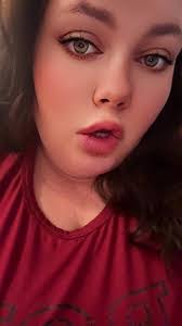 Kendra Kearns's Instagram, Twitter & Facebook