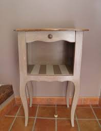 table de nuit couleur taupe table de nuit mobilier de salon tables de nuit peintes