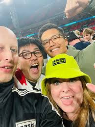 2 old Oxford boys from the early 1990s. Andy Layton and Julian Brammer in  Dubai